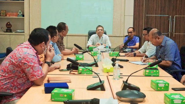 Penjabat Direktur PDAM Kota Makassar Beni Iskandar, menerima kunjungan jajaran Direksi PDAM Kabupaten Subang Jawa barat. (Istimewa)