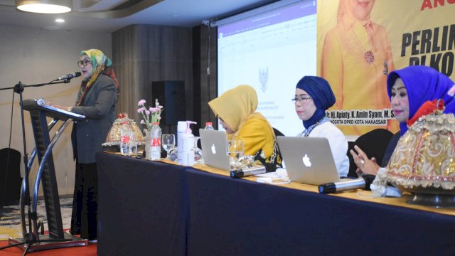 Anggota DPRD Makassar, Apiaty Amin Syam saat menyosialisasikan Perda Perlindungan Anak di Hotel Mercure, Jl AP Pettarani, Sabtu (28/5/2022). (Foto: Istimewa)