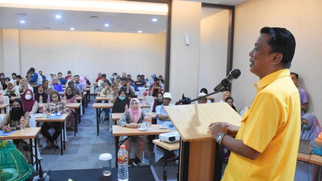 Anggota DPRD Makassar, Abdul Wahab Tahir saat menyosialisasikan Perda Pelestarian Cagar Budaya di Whiz Prime Hotel Sudirman, Senin (30/5/2022). (Foto: Istimewa)