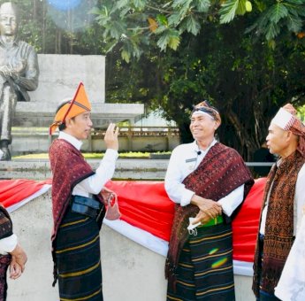 Presiden Joko Widodo Kunjungi Taman Renungan Bung Karno di Ende NTT