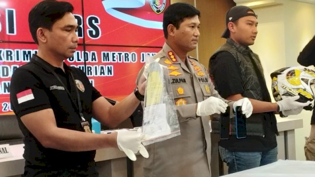 Barang bukti pencurian dengan kekerasan di Bojonggede, Bogor diamankan Polda Metro Jaya, Kamis (02/06/2022). (Istimewa)