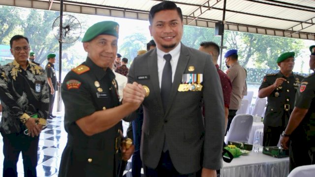 Bupati Gowa Adnan Purichta Ichsan saat menghadiri upacara Hari Ulang Tahun (HUT) ke-65 Kodam XIV Hasanuddin di Lapangan M. Jusuf Makodam XIV/Hasanuddin, Kamis (02/06/2022). (Istimewa)