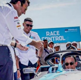 Gubernur Anies Baswedan Jajal Mobil Balap Formula E, 22 Ribu Tiket Terjual Habis