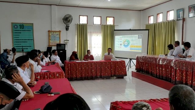 Sekretaris Camat Kalaena, Andi Irfan menggagas sebuah inovasi yang diberi nama INKUBATOR DESA, Kamis (02/06/2022).