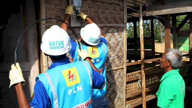 PT PLN mengganggarkan Rp18,6 miliar untuk penyaluran listrik kepada masya kurang mampu. (Istimewa)