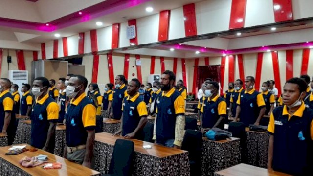 Para siswa Sekolah Restorasi NasDem Kabupaten Merauke Papua. (FOTO. Hendrik/republiknews.co.id).