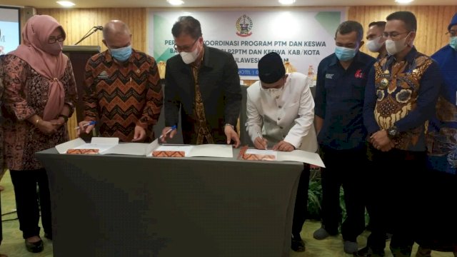 Penandatanganan perjanjian Kerjasama Antara Dinas Kesehatan Provinsi Sulsel, BNN Provinsi Sulawesi dan Kanwil Kementerian Agama Provinsi Sulsel, Kamis (02/06/2022). (Istimewa)