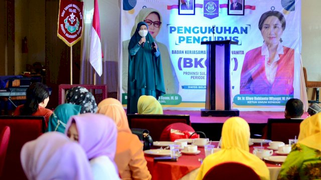 Ketua Tim Penggerak PKK Provinsi Sulsel Naoemi Octarina, memberikan sambutan saat menghadiri pengukuhan pengurus Badan Kerjasama, Sabtu (04/06/2022). (Istimewa)