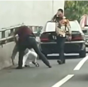 Pengemudi Mobil Nopol RFH yang Pukul Warga Diamankan Polda Metro Jaya
