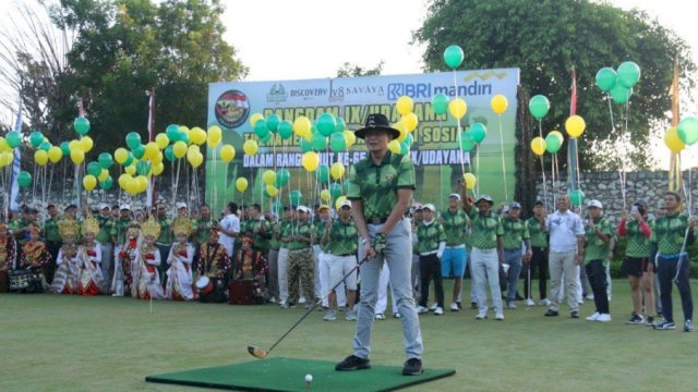 Pangdam IX/Udayana Mayjen TNI Sonny Aprianto saat membuka turnamen gof dan bakti sosial, Sabtu (04/06/2022). (Istimewa)