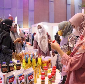 Produk IKM Dekranasda Luwu Timur Diminati Pengunjung di Pameran Sulsel Craft 2022
