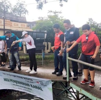 Hari Lingkungan Hidup Sedunia, PMI Makassar Gandeng INLA Sulsel Lakukan Penjernihan Kanal Pabaeng-Baeng