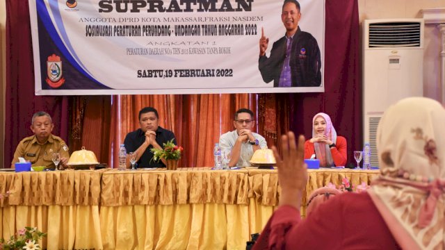 Anggota DPRD Kota Makassar, Supratman saat menyosialisasikan Perda Kawasan Tanpa Rokok (KTR) di Hotel Grand Town, Sabtu (19/2/2022). (Foto: Istimewa)