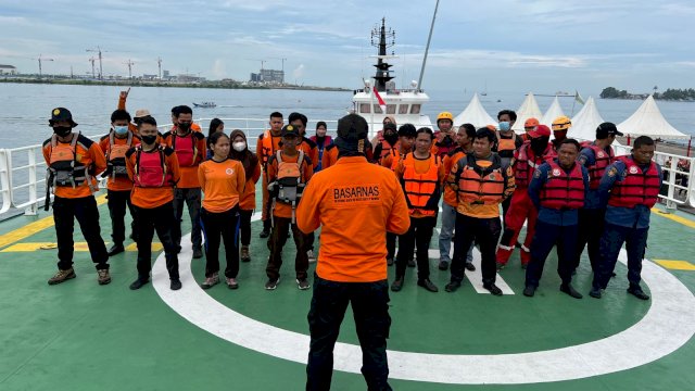 Upacara Pembubaran Tim SAR pencari Korban KM Ladang Pertiwi yang tenggelam pada 26 Mei lalu, Senin (06/06/2022). (Istimewa)