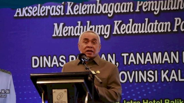 Gubernur Kaltim Isran Noor, memberikan sambutan saat Rapat Koordinasi Kelembagaan Petani se Kaltim 2022, di Grand Jatra Hotel Balikpapan, Senin (06/06/2022). (Istimewa)