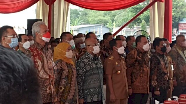 Gubernur Sulsel Andi Sudirman Sulaiman dan Gubernur Jawa Tengah Ganjar Pranowo, terlihat hadir pada Kick Of Pembentukan Percontohan Desa Anti Korupsi di Desa Pakatto, Kecamatan Bontomarannu, Selasa (07/06/2022). (Foto: Chaerani/Republiknews.co.id)