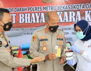 Sambut HUT Bhayangkara, Polres Metro Bekasi Kota Gelar Donor Darah