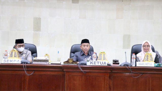 Sekretaris Daerah Kabupaten Luwu Timur, H. Bahri Suli, menghadiri Rapat Paripurna Dewan Perwakilan Rakyat Daerah (DPRD) Kabupaten Luwu Timur, Senin (06/06/2022).