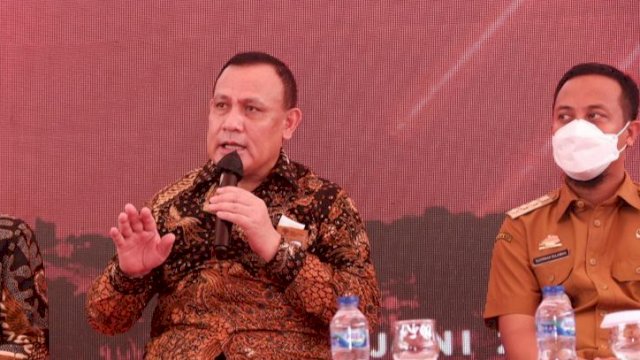 Gubernur Sulsel Andi Sudirman Sulaiman, dan Ketua KPK RI Firli Bahuri, saat menghadiri Pembentukan Percontohan Desa Antikorupsi Tahun 2022 dengan di Desa Pakatto, Kecamatan Bontomarannu, Kabupaten Gowa, Selasa (07/06/2022). (Istimewa)
