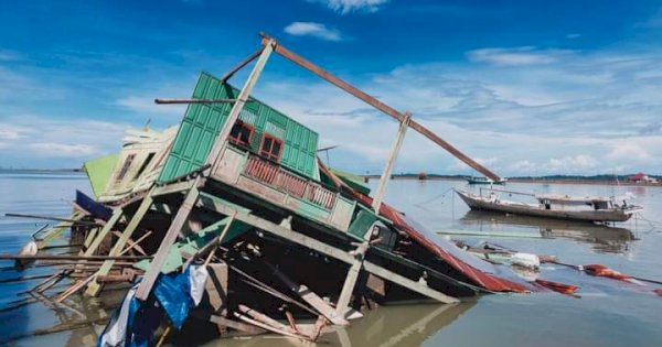 Gubernur Kirim Bantuan Logistik Korban Angin Puting Beliung di Lanroe, Kabupaten Bone