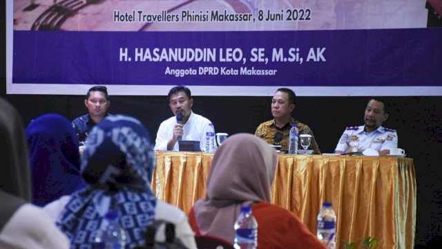 Anggota DPRD Kota Makassar, Hasanuddin Leo saat menyosialisasikan Perda nomor 7 tahun 2021 di Hotel Travellers, Rabu (8/6/2022). (Foto: Istimewa)