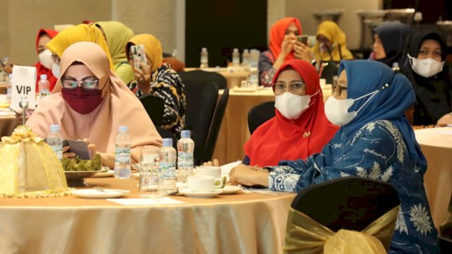 Ketua Dewan Kerajinan Nasional Daerah Luwu Timur (Dekranasda Lutim), Hj. Sufriaty Budiman menghadiri acara Rapat Kerja (Rakerda) Dekranasda Provinsi Sulawesi Selatan (Sulsel), Selasa (07/06/2022).