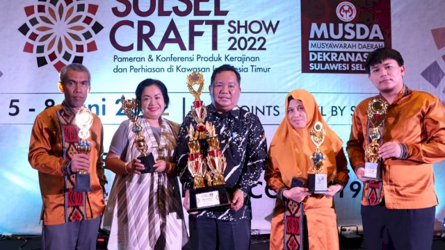 Dewan Kerajinan Nasional Daerah (Dekranasda) Kabupaten Luwu Timur (Lutim) sukses meraih lima penghargaan pada pameran Sulsel Craft 2022 bertempat di Hotel Four Points By Sheraton Makassar, Rabu (08/06/2022).