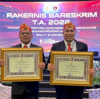 Dua Direktur Reserse Polda Banten Terima Piagam Penghargaan Kapolri