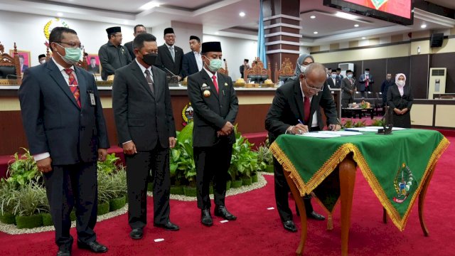 Rapat Paripurna DPRD Sulsel dalam rangka penyerahan LHP LKPD TA 2021, LHP Kinerja, dan IHPD Provinsi Sulsel, Jum&rsquo;at (10/06/2022). (Istimewa)