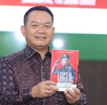 Jenderal Dudung Bagikan Kisahnya Lewat Buku “Loper Koran Jadi Jenderal”