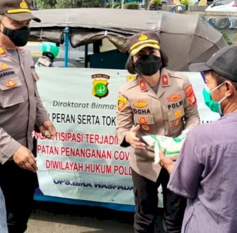 Polsek Tambora Beri Edukasi Kesehatan dan Bagikan Sembako Untuk Supir Bajaj