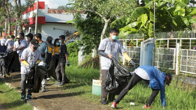 Bersih-bersih lingkungan yang digelar oleh PT Vale Indonesia memeperingati Hari Lingkungan Hidup di Magani Park, Sorowako, Luwu Timur, Sabtu (11/06/2022). (Istimewa)