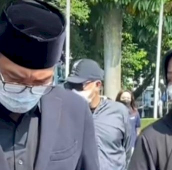 Gubernur Ridwan Kamil dan Isteri Iringi Jenazah Putranya Dari Jakarta ke Bandung Dalam Satu Kendaraan