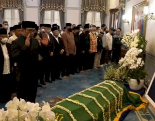 Gubernur Ridwan Kamil Pimpin Salat Jenazah Putranya Emmeril Khan Mumtadz