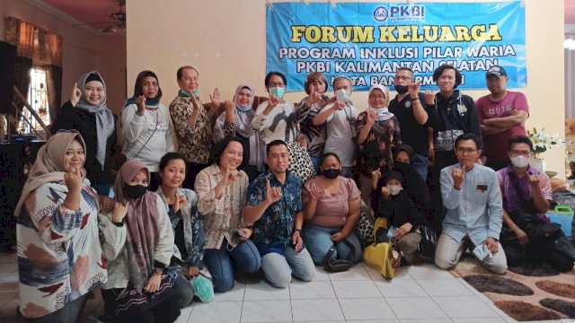 Pertemuan antara Transpuan dan Anggota Keluarganya diorganisir oleh Perkumpulan Keluarga Berencana Indonesia (PKBI) Daerah Kalimantan Selatan, di Salon Lexis Telaga Biru, Banjarmasin. (Istimewa)