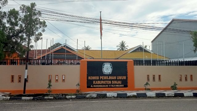 Kantor KPU Kabupaten Sinjai. (Foto: Asrianto/Republiknews.co.id)