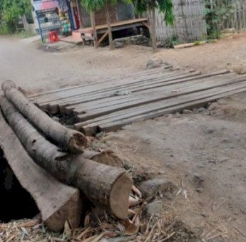 Warga Sebut Pemkab Jeneponto Tak Peduli Kerusakan Plat Dekker Jalan Poros Desa Datara