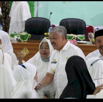 Lepas Jemaah Calon Haji, Bupati Pinrang Pesan Jaga Kebersamaan