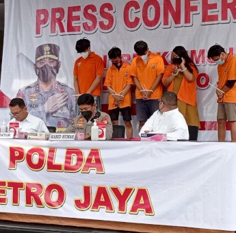 Ditreskrimsus Polda Metro Jaya Ungkap 43 Aplikasi Bodong, 5 Pelaku Pinjol Ilegal Diringkus