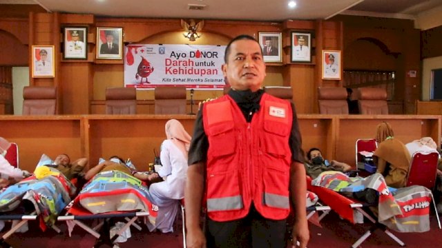 Ketua PMI Kabupaten Soppeng Andi Tenri Sessu, saat memantau proses Donor Darah di Ruang Pola Kantor Bupati Soppeng, Rabu (15/06/2022). (Istimewa)