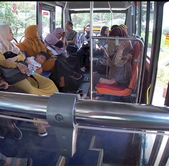 Mencoba Bus Gratis di Makassar