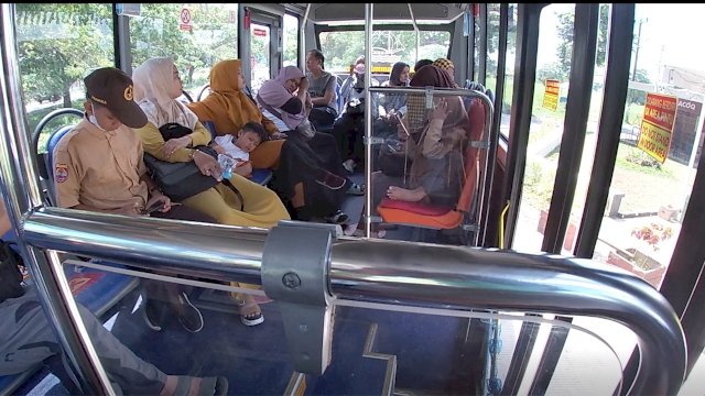 Mencoba Bus Gratis di Makassar