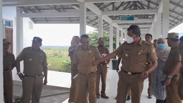 Pj. Bupati Buteng Muhammad Yusup saat melakukan sidak di RSUD Buteng, Senin (13/06/2022).