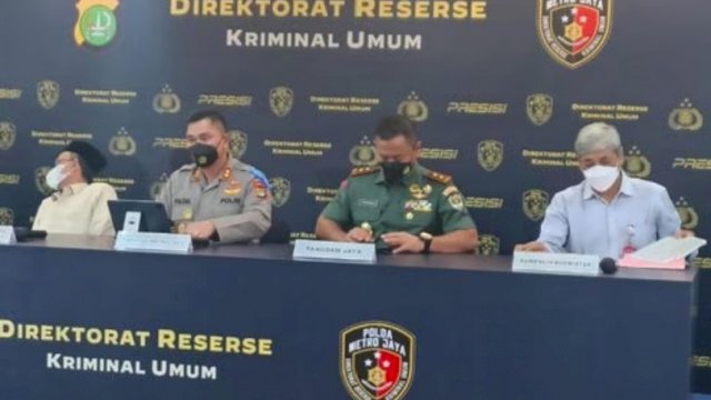 Kapolda Metro Jaya Irjen Pol Fadil Imran memimpin press confrence perkembangan Khilafatul Muslimin di Polda Metro Jaya, Kamis (16/06/2022). (Ist)