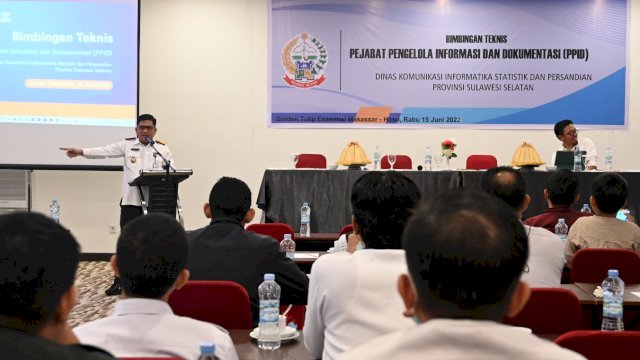 Kepala Dinas Kominfo-SP Sulsel Amson Padolo, saat membukaBimbingan Teknis PPID se-Sulsel, Rabu (15/06/2022). (Istimewa)