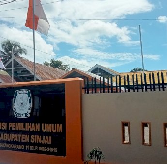 Tahapan Pemilu Telah Dimulai, KPU Sinjai hanya Pasang Lima Bendera Partai Politik