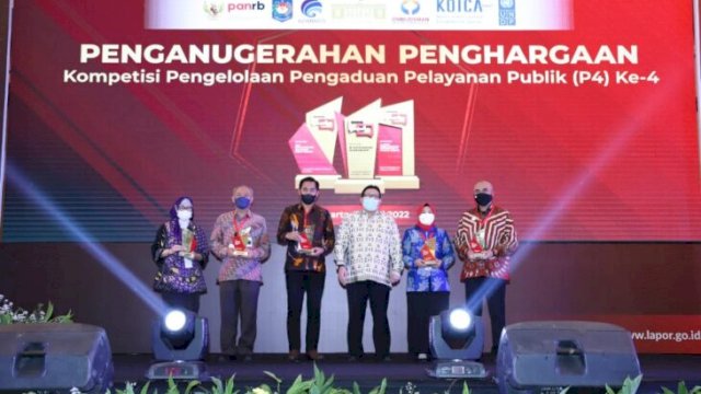 Penganugerahan Penghargaan Kompetisi Pengelolaan Pengaduan Pelayanan Publik ke-4 kepada Perumda Tugu Tirta Malang dan RSUD Bendan Pekalongan. (Ist)