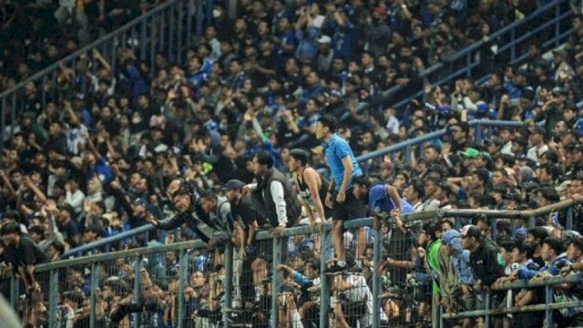 Bobotoh Persib di Stadion Gelora Bandung Lautan Api. (Istimewa)