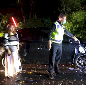 Satlantas Polres Lebak Evakuasi Kecelakaan Vios dan Motor Mio, Pengemudi Meninggal Dunia