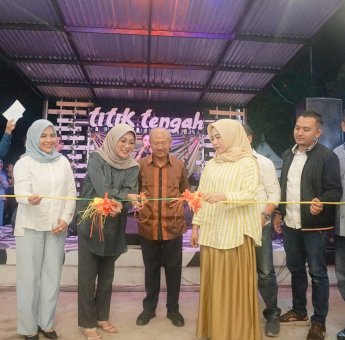 Bupati Jeneponto Bersama Ketua PKK Resmikan Food Court dan Play Ground Titik Tengah